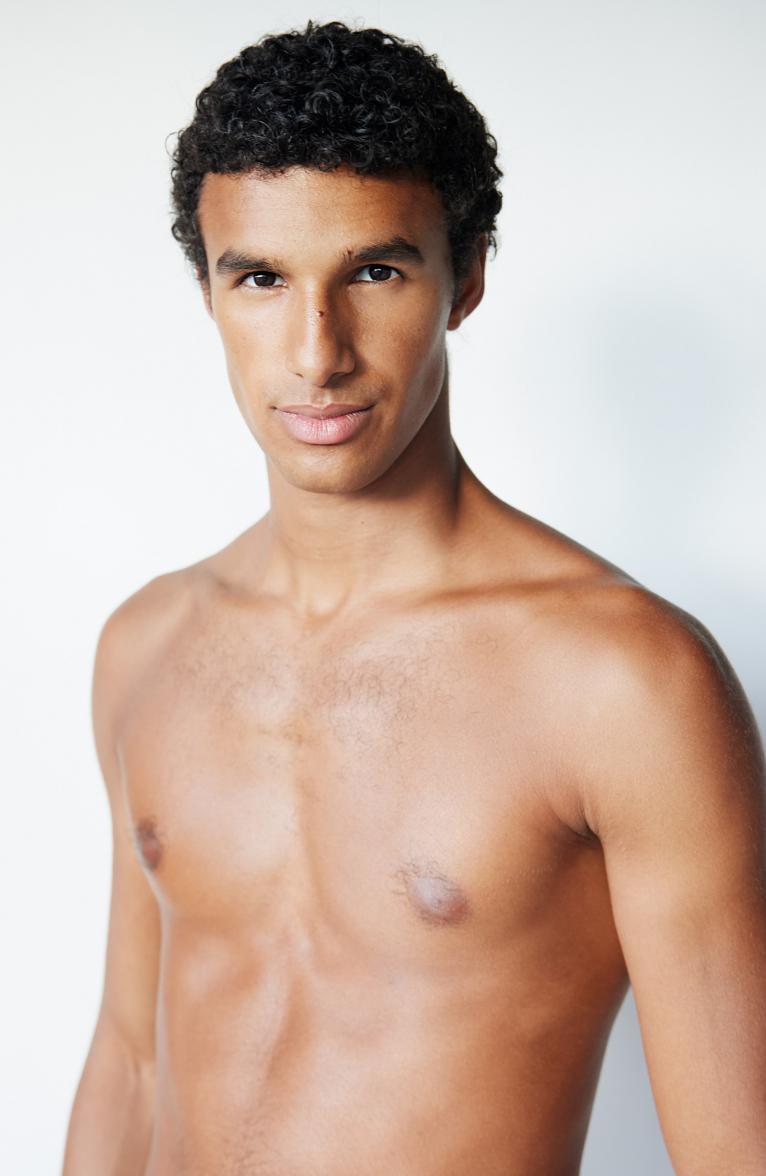 model-Yonis.-3957